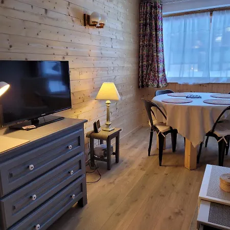 4 Personnes Equipe Wifi Lägenhet *
